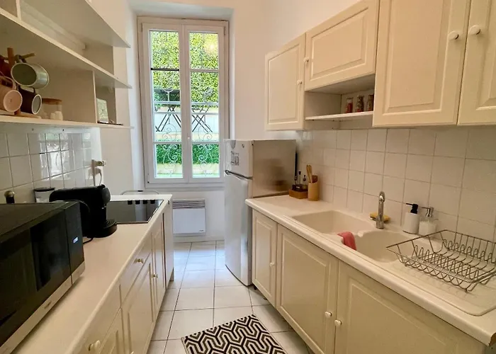 Frontiere Monaco, 2 Pieces, Centre